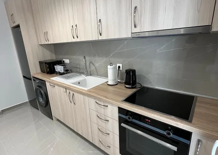 Urban Rotonda Retreat In The City Center!